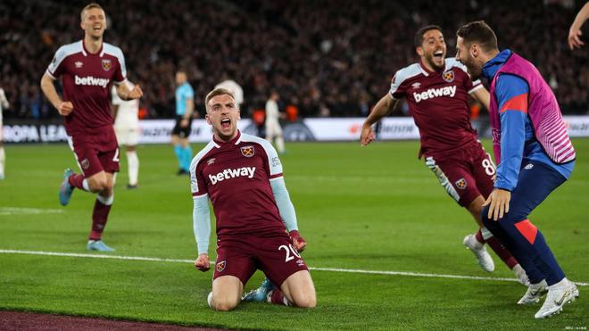 邵佳一刚出任国足主教练就引发热议